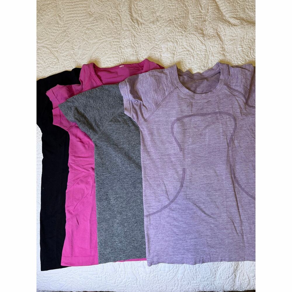 Lot of 4 women’s athletic tech Short sleeve fitted tees Size small/4